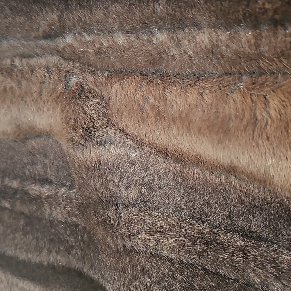 Chico's Faux Fur Vest Size 0 (MED) Very Good Condition. No Signs Of Wear. - Picture 2 of 12